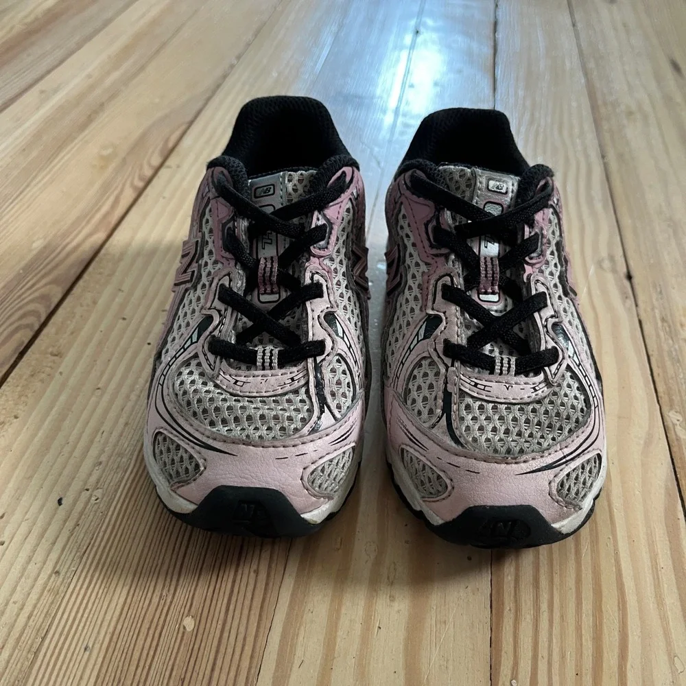 New‎ Balance 740 White Pink Silver Mesh Y2K Running Shoes Kids Size 9 Rose Sugar